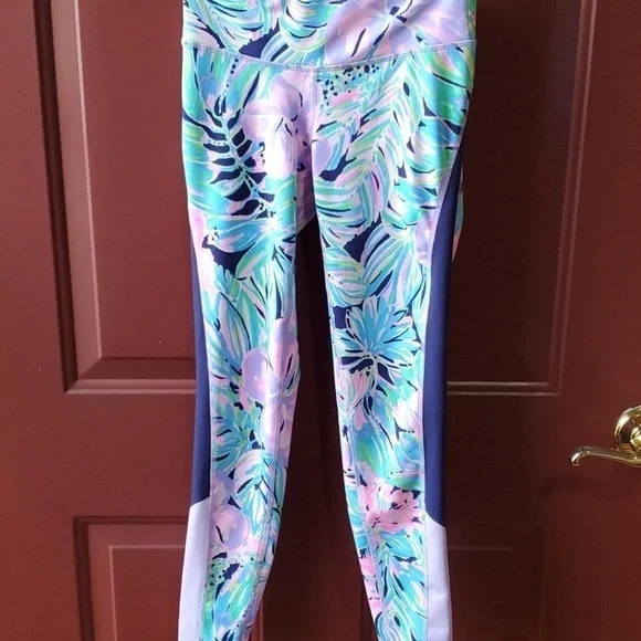 Lilly Pulitzer Luxletic blue & purple floral leggings Size XS - Picture 2 of 12